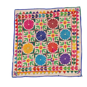 ヴィンテージ ハンド刺繍 壁掛け、花のモチーフ バンジャラ トライバル タペストリー、ホーム & リビングルーム デコレーション ウォール アート、装飾ミラー ウォール カーペット