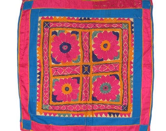 Tenture murale textile vintage Gujrati 40-50 ans brodé à la main, tapisserie Gujrati, textile thème floral, tapisserie faite main - Canada