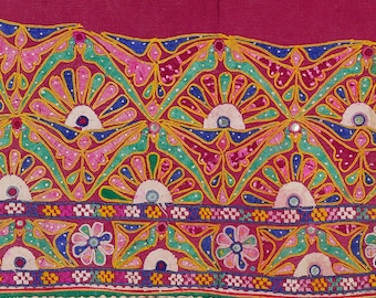 ヴィンテージ インド製タペストリー：手刺繍の部族風壁掛け（40×60