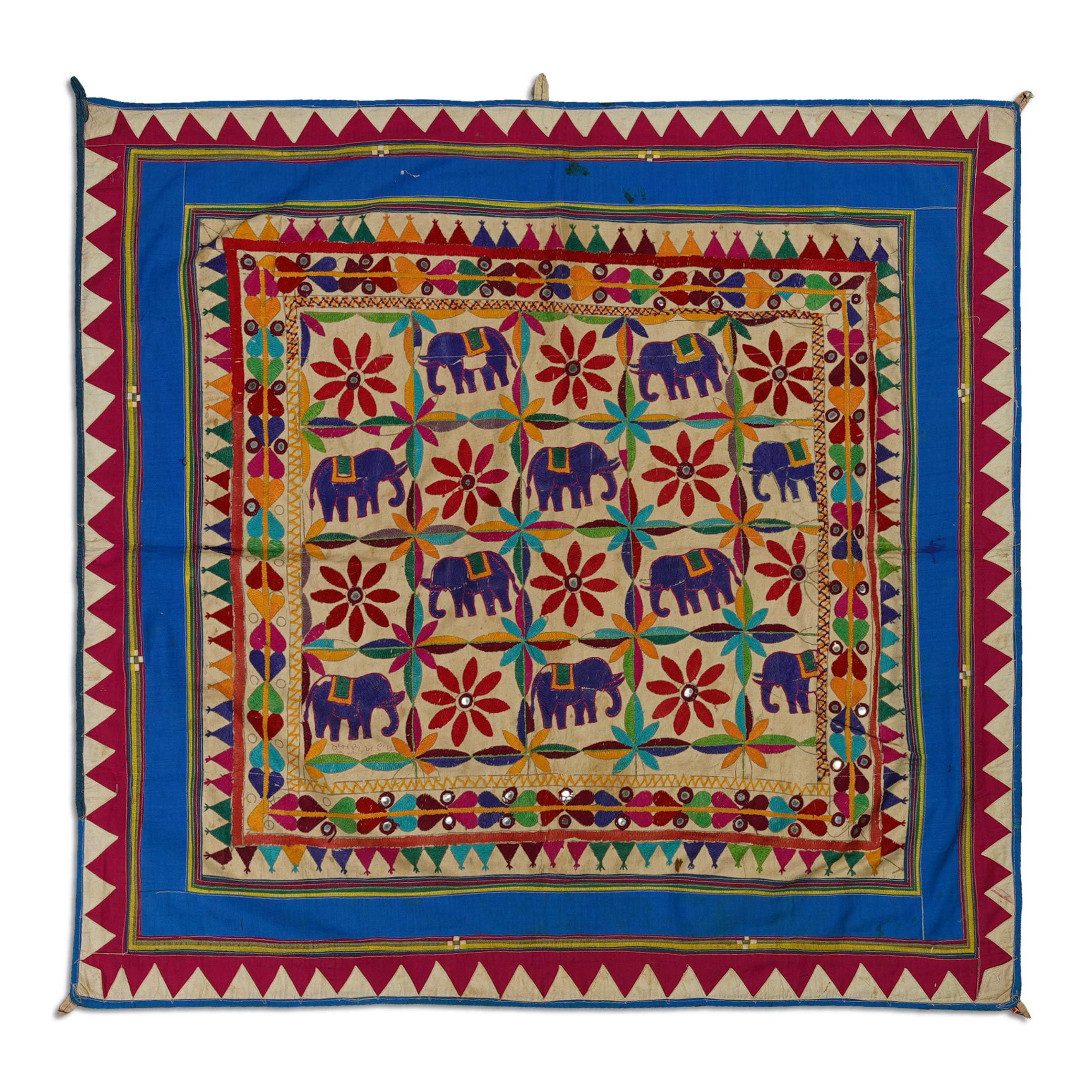 Charme bohème: tapisserie d'éléphant en tissu Sari Vintage