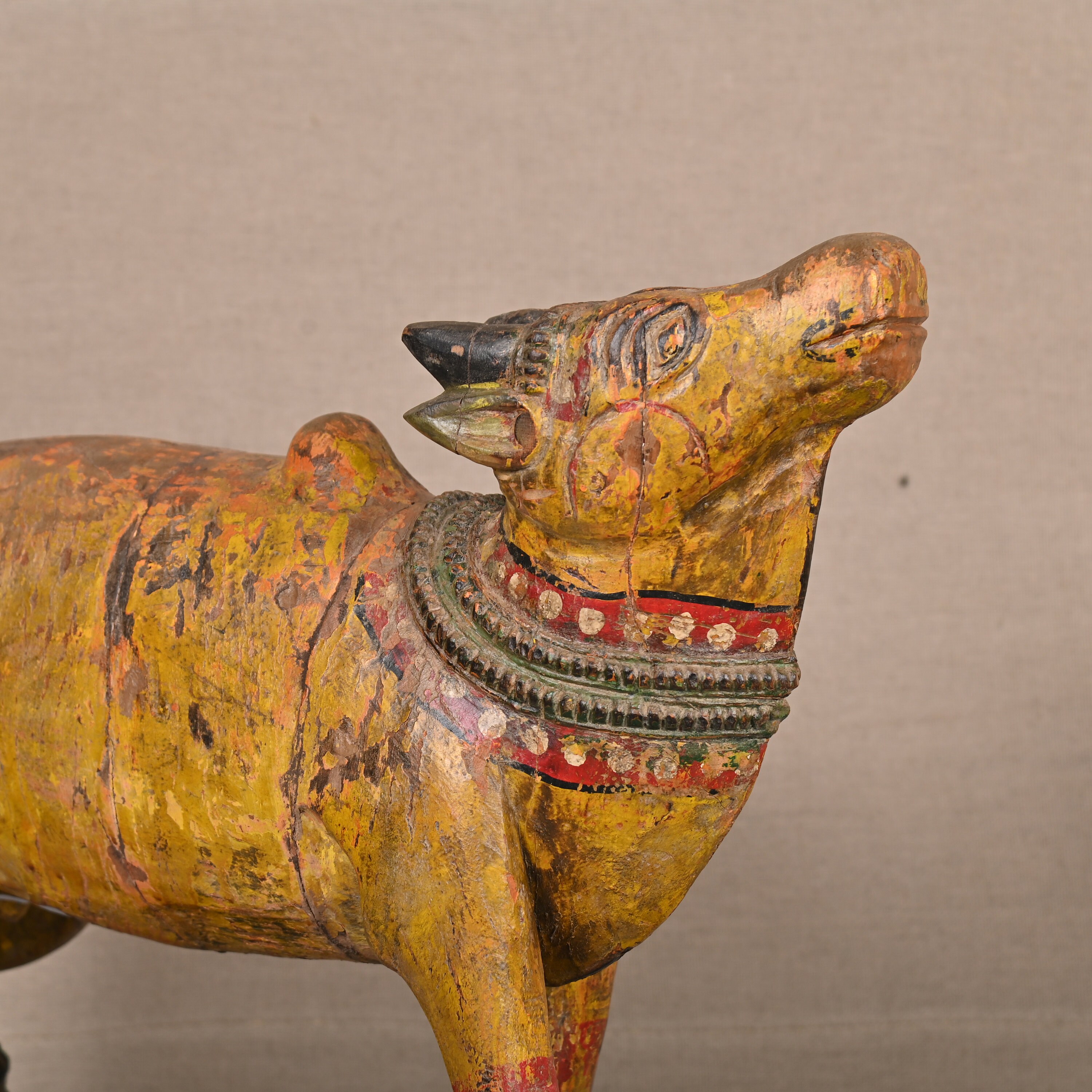 木製手彫り聖牛ナンディ像 ヴィンテージ手描きナンディ像 牛の