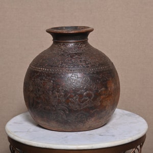 Vintage Holzgravur Himachal Wasser Matka Topf Wasserspender Knick Knacks Alte handgeschnitzte Sammler Behälter Holzfiguren