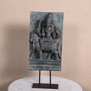 Gift Indian Goddess Wooden Statue Destressed painted wooden rustic panel South Indian Traditional Hand Carved Wooden Figurine Art Home decor