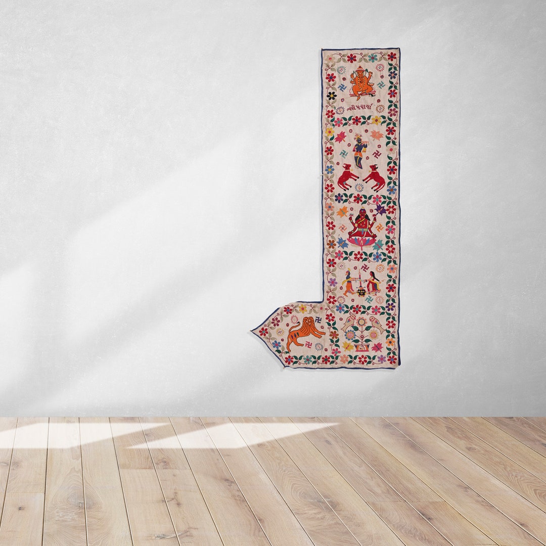 Tenture Murale Tribale Bandanwal – Textile Miroir Fait Main – Gujarat Inde – 34x17 Pouces