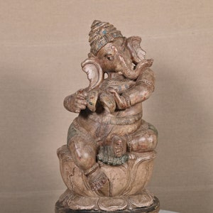 Indian Lord Figurines Wooden Sculpture Hindu God Ganapati Statue Elephant Hindu God Idol Vintage Wooden Hand Carving Lord Ganesha Statue