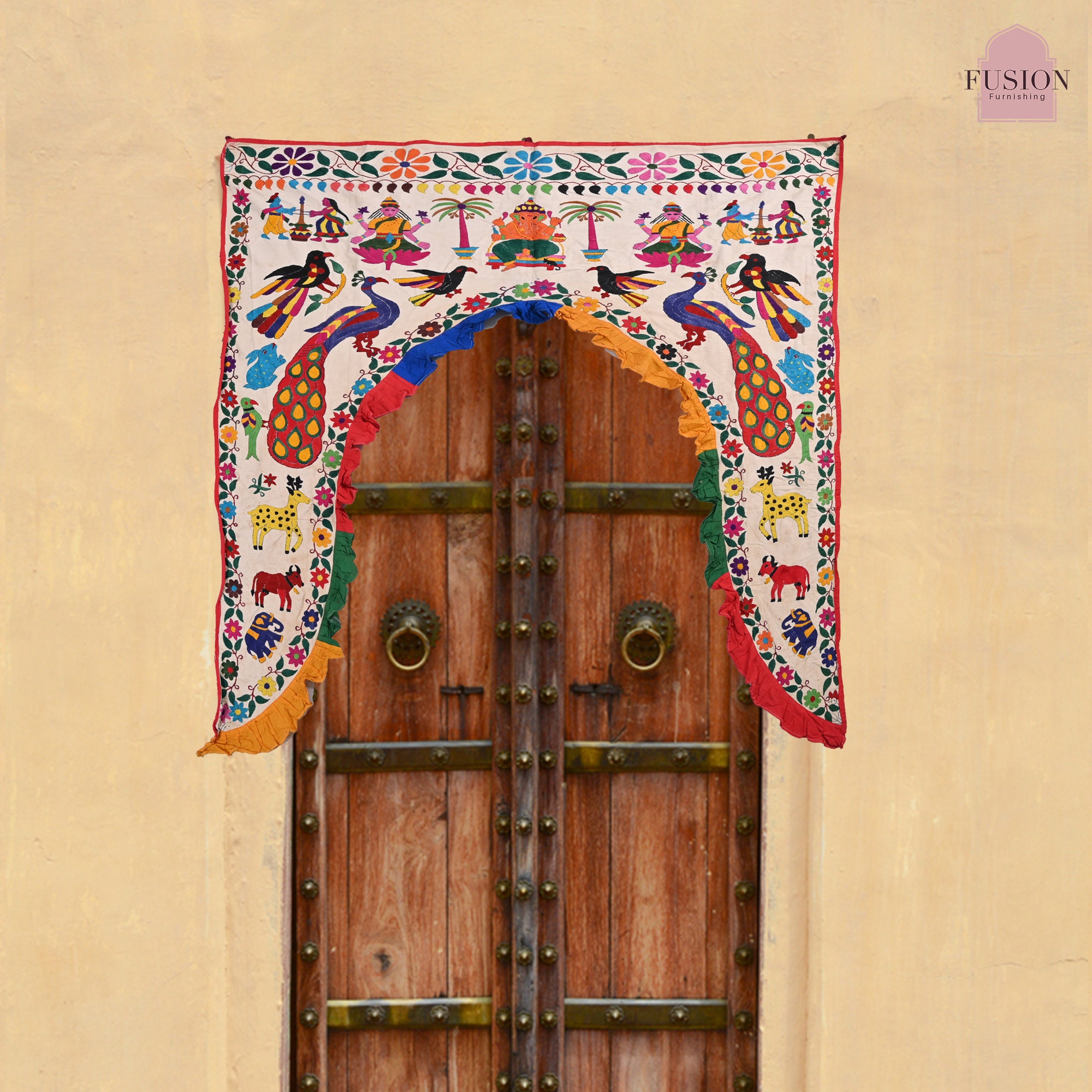 トラナス、インド製の手作り刺繍孔雀のタペストリードアハンガー