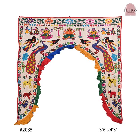 トラナス、インド製の手作り刺繍孔雀のタペストリードアハンガー