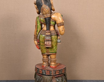 伝統的な女性像 ヴィンテージ 手描きの像 インド彫刻の女性彫刻