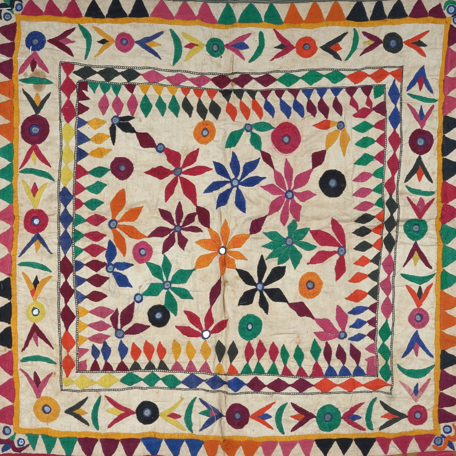 Tenture Murale Artisanale Fusion Furnishing - Motifs Tribaux - Inde - 34x17 Pouces