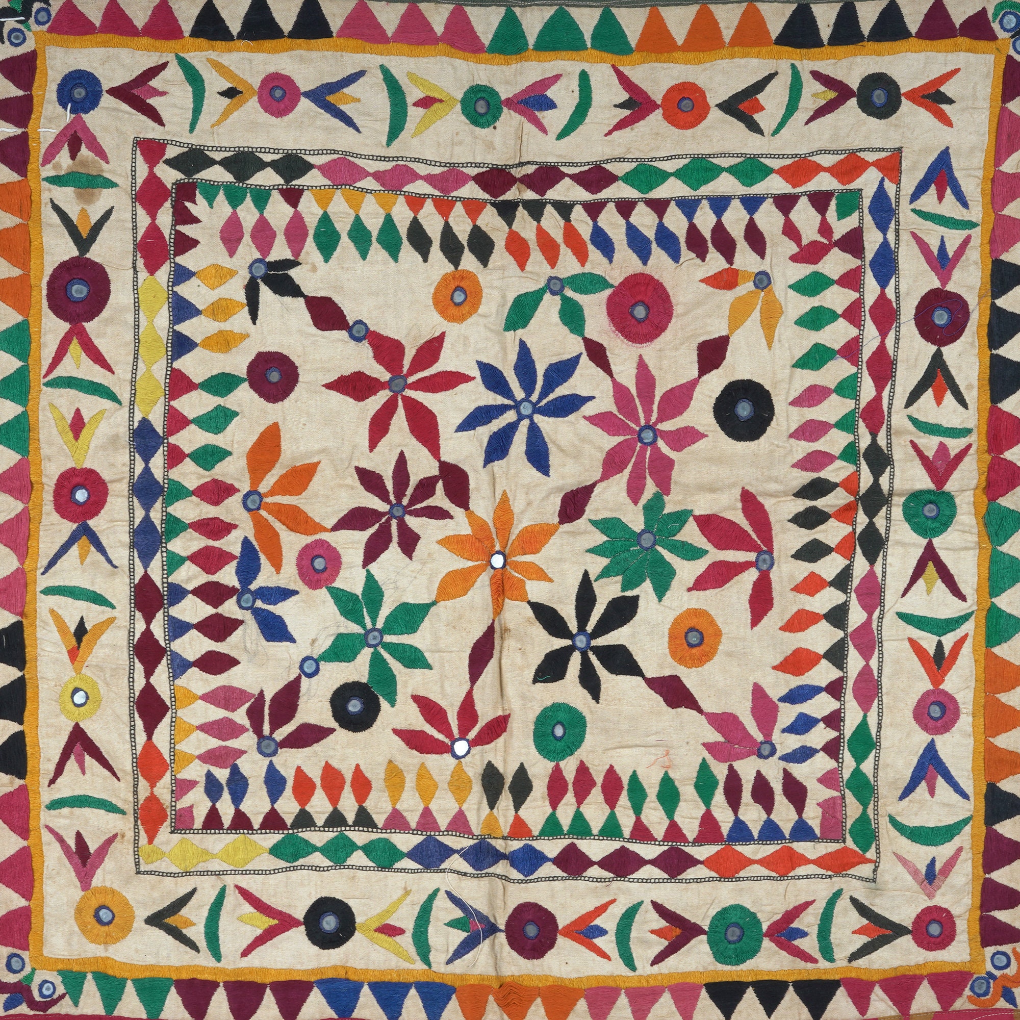 Motifs floraux effet main | Créatrices Broderie Machine