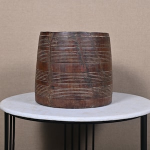 Vintage Himachal Aufbewahrungstopf aus Holz, Holzbleichmittel Töpfe Antiker primitiver Holzmörser, rustikale handgeschnitzte Holzdekoration, Holzbecher
