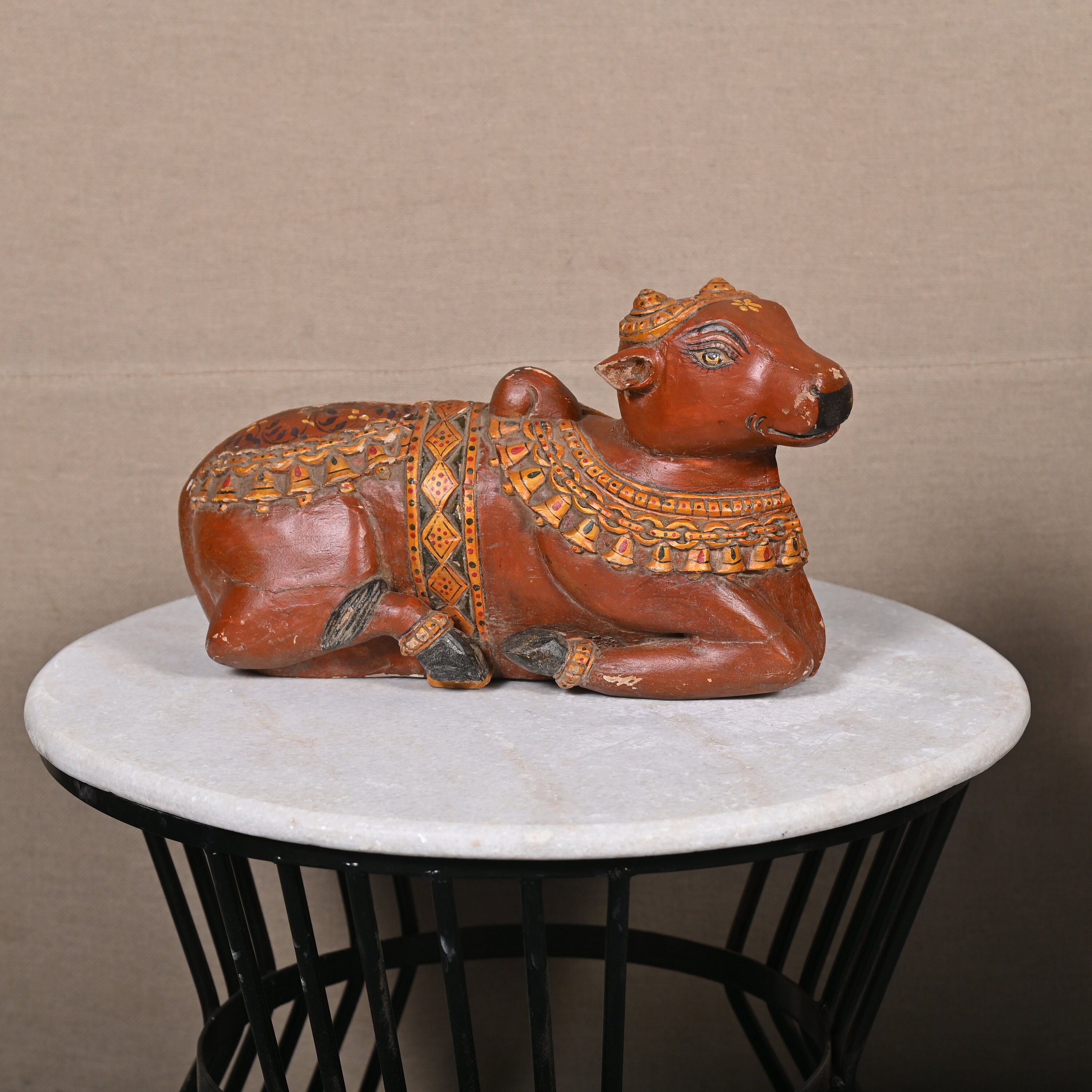 木製手彫り聖牛ナンディ像 ヴィンテージ手描きナンディ像 牛の