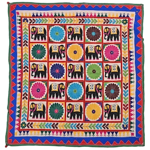 Wall decor Vintage Indian Boho Wall Tapestry Cotton Silk Sari Tapestry Bohemian Ethnic Wall Textile Hippie Floral Wall Painting Textile Art