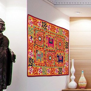 インドのヴィンテージ手刺繍壁掛け、コットン動物デザインテキスタイル、グジャラートボヘミアン装飾タペストリー、クリスマスに最適なギフト