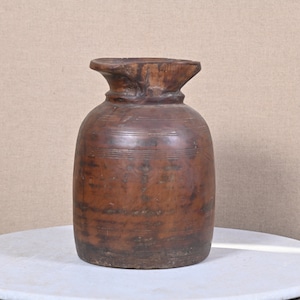 Antiker hölzerner Himachal-Wasser-Topf / indische Töpfe Matka-Wasser-Topf-minimalistische hölzerne Wasser-Aufbewahrungs-Töpfe Authentischer nepalesischer Krug