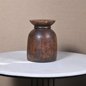 Hölzerner Wassertopf / Himachal töpfe Antiker hölzerner Himachal Wasservorratsbehälter Original alte handgeschnitzte Wasservorratsbehälter Nepal authentische Krug