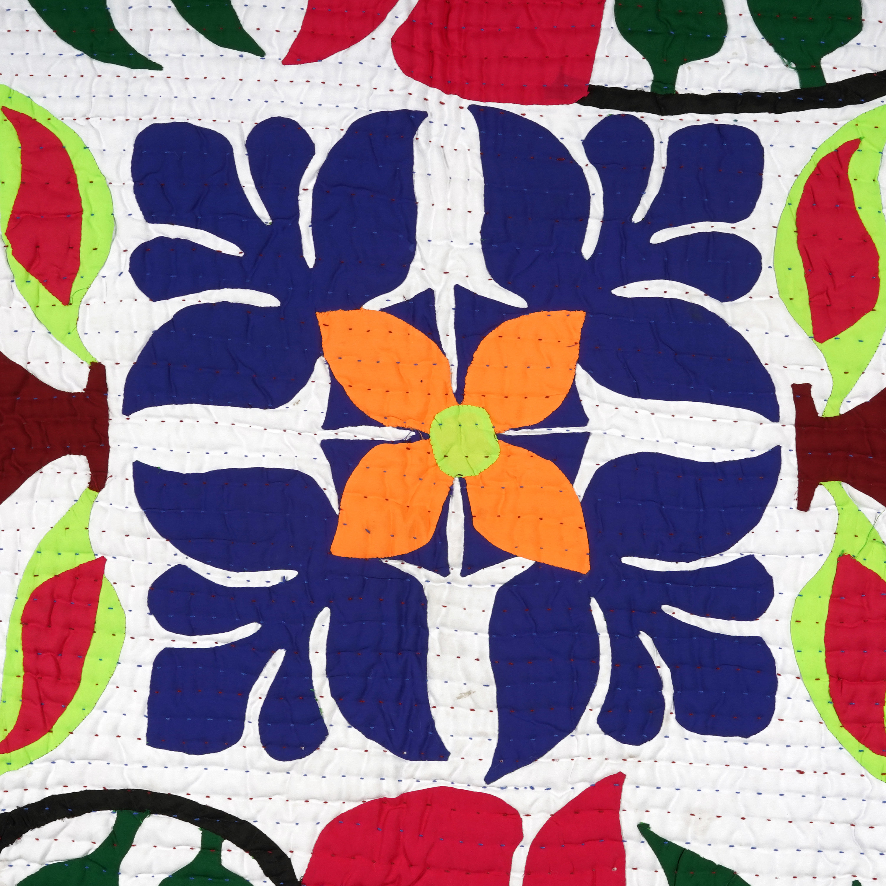 ヴィンテージの壁掛けグジャラートアップリケテキスタイル、リビング