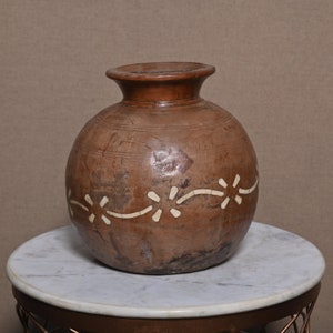 Vintage Holzgravur Himachal Matka Topf Holz Alte Hand geschnitzte Lange Hals Wasser Spender Sammeln Vorratsgefäß Holzfiguren