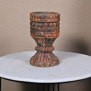 Mortero de madera primitivo, decoración rústica tallada a mano para el hogar, taza de madera, olla de madera Himachal, olla de madera rústica vintage en miniatura.