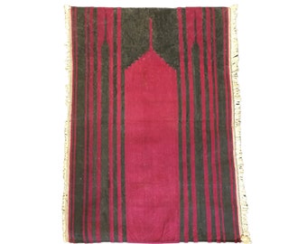 Hand Knotted Flat Weave Vintage Prayer Mat Traditional Hand Crafted Islamic Prayer Rug Vintage 60-70 years old collector's piece