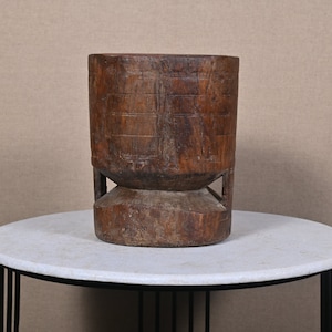 Olla de madera Himachal vintage rústica en miniatura, mortero de madera primitivo antiguo, decoración rústica tallada a mano para el hogar, taza de madera