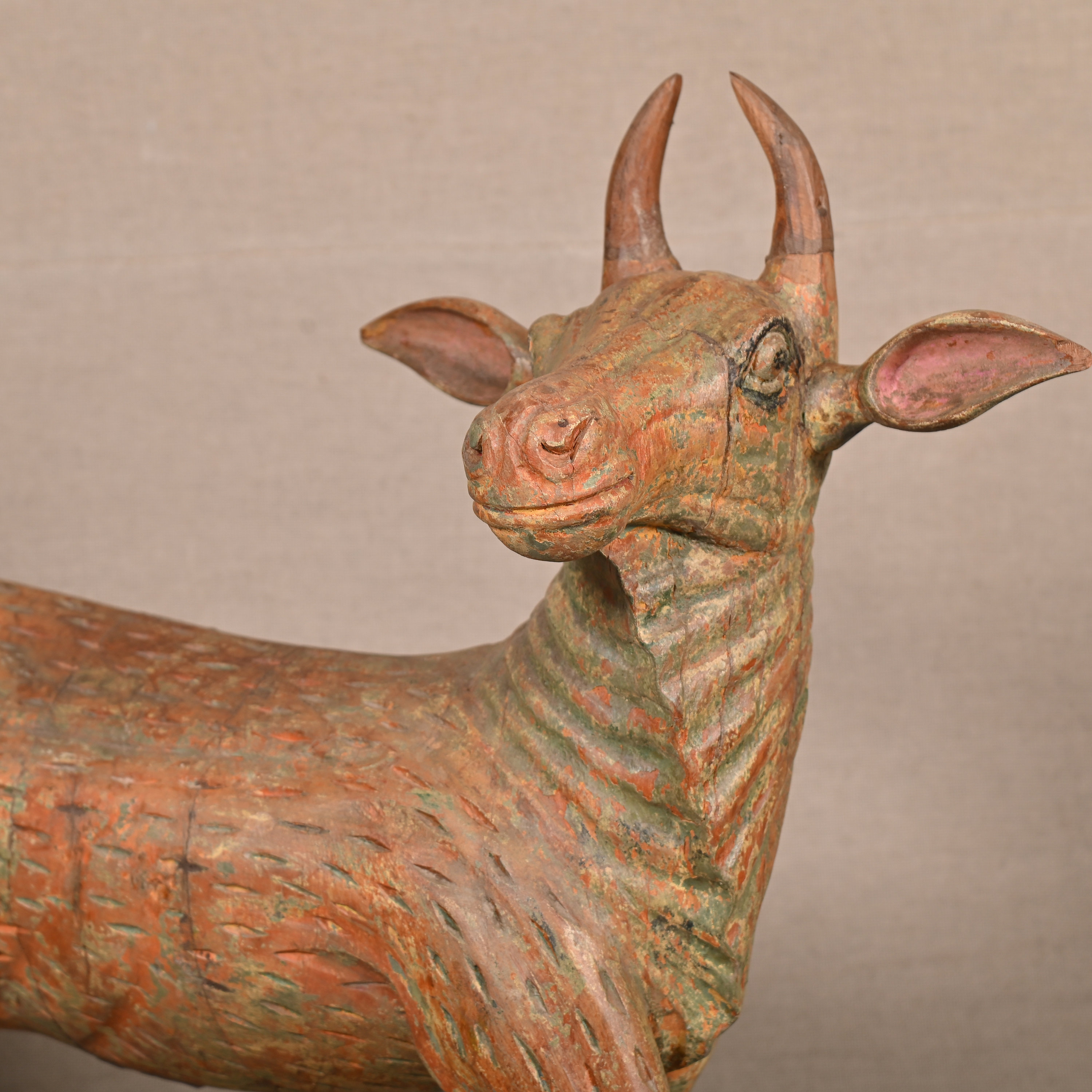 木製手彫り聖牛ナンディ像 ヴィンテージ手描きナンディ像 牛の