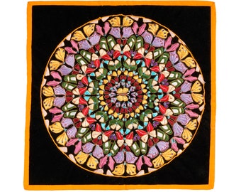 Grande Tapisserie Bohème 74x74 – Broderie Ethnique Fait Main – Éléphant