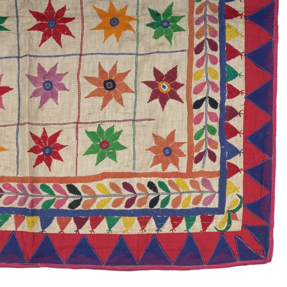 Tenture Murale Gujarati 33x33, Motifs Floraux Et Paon – Textile Fait Main Vintage