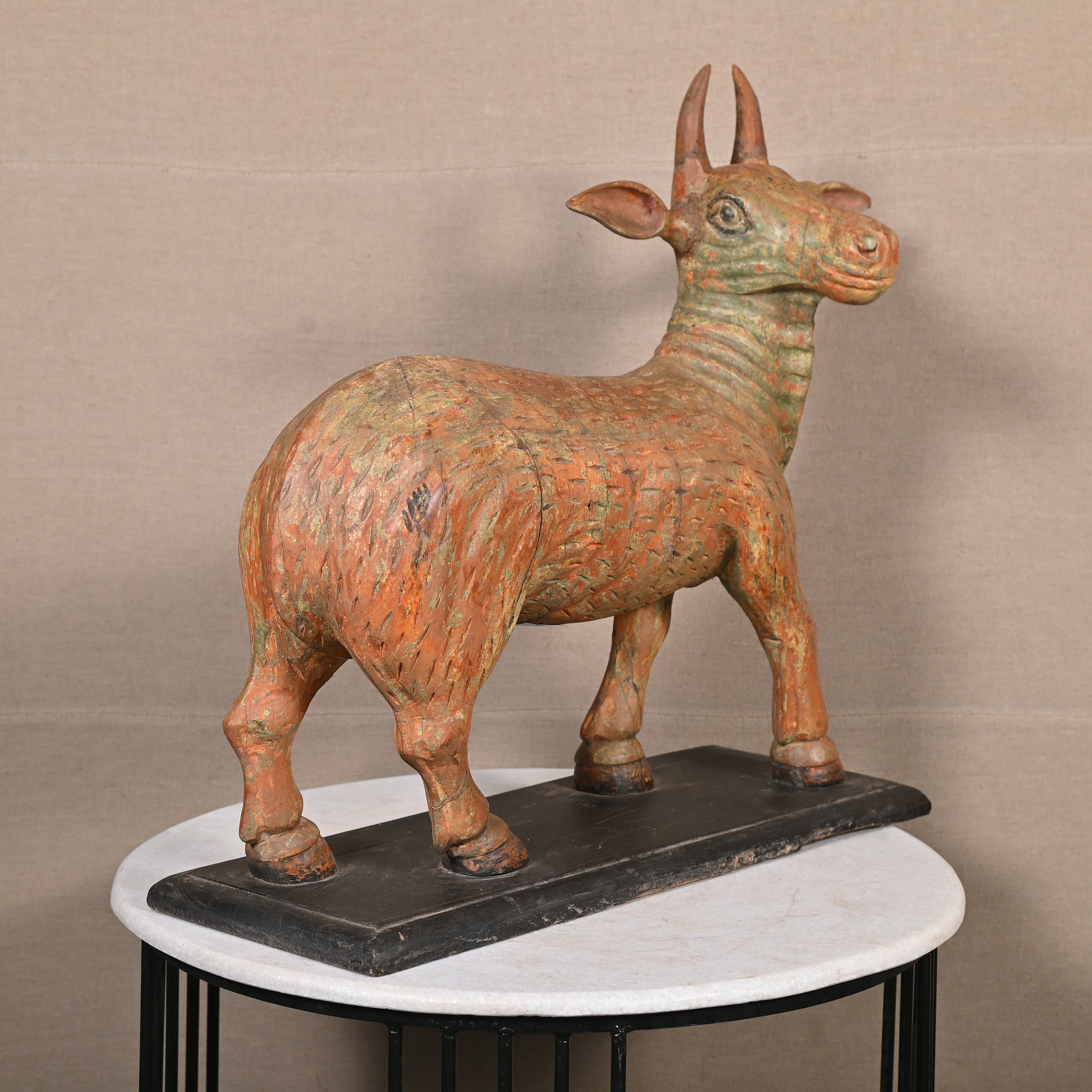 木製手彫り聖牛ナンディ像 ヴィンテージ手描きナンディ像 牛の