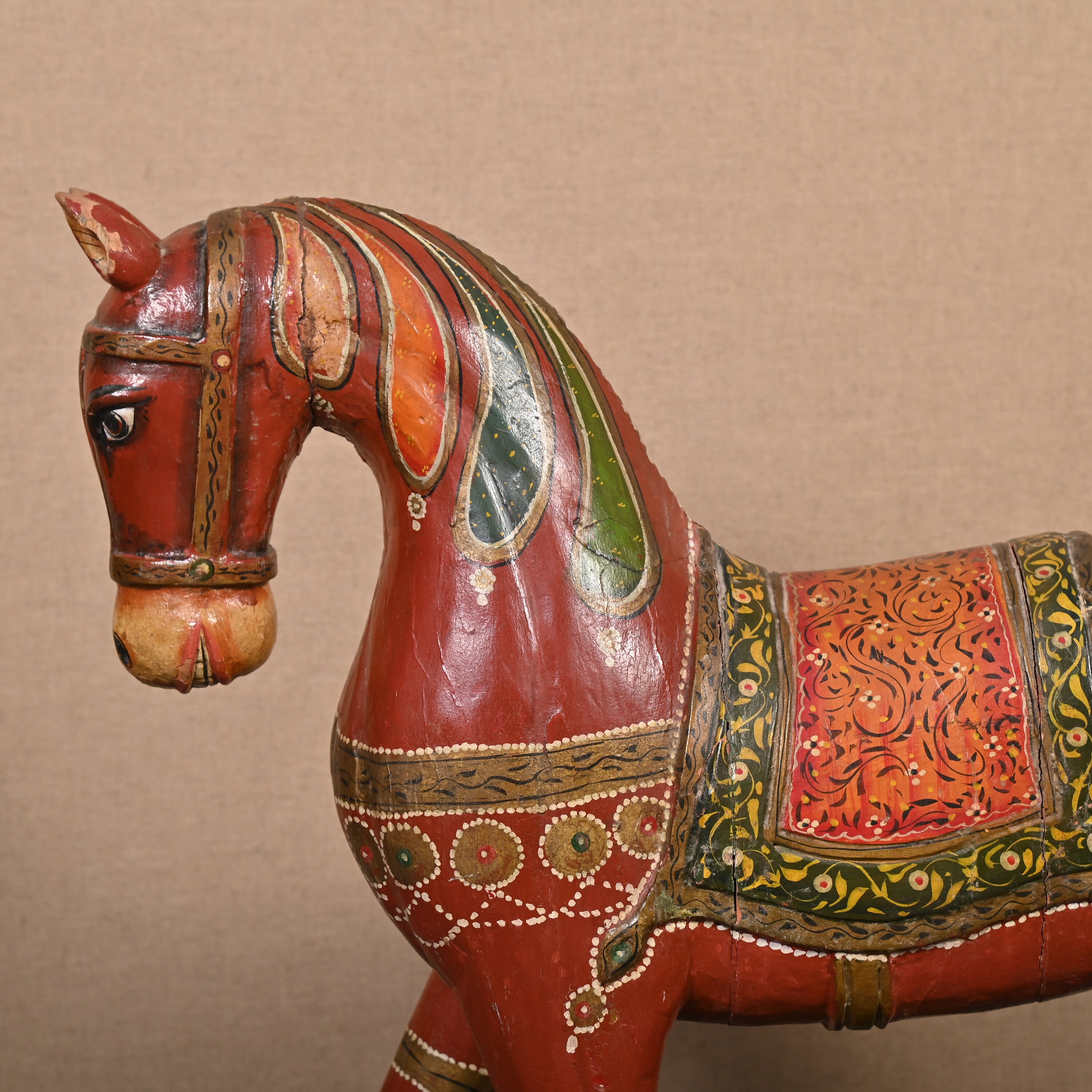 ヴィンテージ 手彫り ロッキングホース フィギュア 木製馬 車輪付き 像