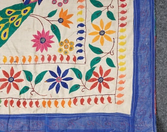 手作りの孔雀と花のモチーフの手刺繍グジャラート壁掛け伝統的な