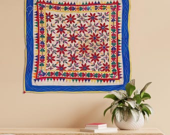 ヴィンテージカッチ刺繍タペストリー：インドの民族的壁掛け - Etsy 日本