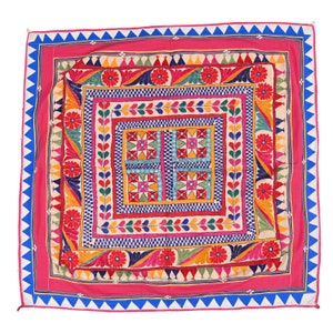 手刺繍のタペストリー 壁掛け コットン テキスタイル 壁装飾用 グジャラート ヴィンテージ テキスタイル 家の装飾、新築祝いのギフト