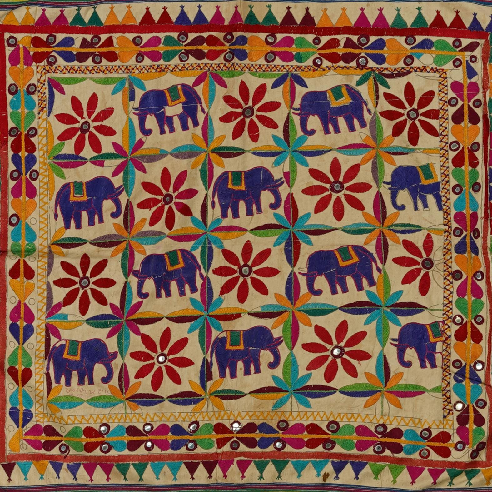 ヴィンテージの象のデザイン、インドの織物、手刺繍のコットン製壁掛け