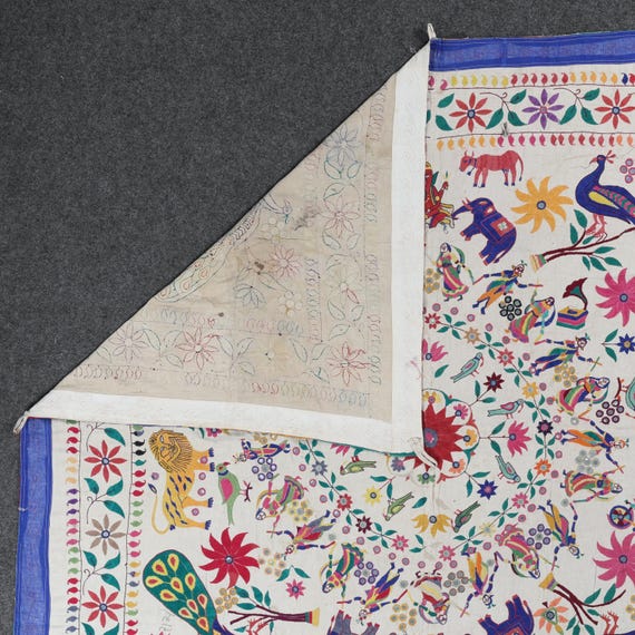 手作りの孔雀と花のモチーフの手刺繍グジャラート壁掛け伝統的な