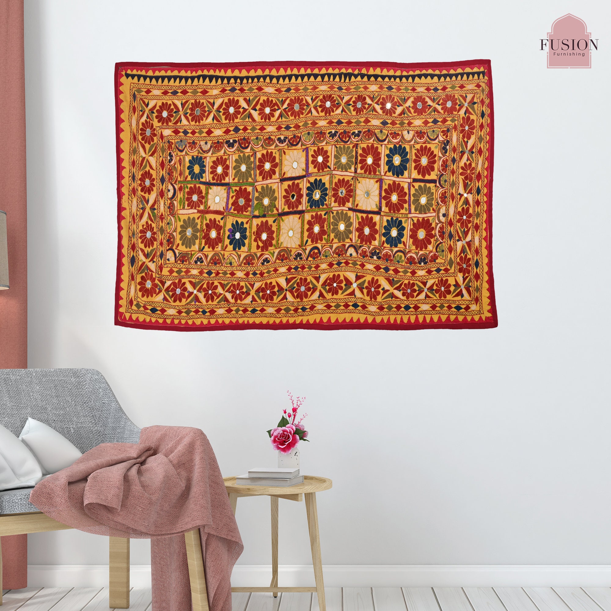 Tenture Murale Gujarati Vintage - 3x3 Pieds (env. 90x90 Cm) - Coton Rouge à Motifs Paon Et Fleurs - Fusion Furnishing