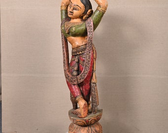 伝統的な女性像 ヴィンテージ 手描きの像 インド彫刻の女性彫刻