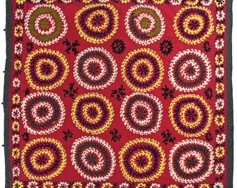 象の刺繍タペストリー 30 x 50 インチ – インドのスザニスロー、青い象