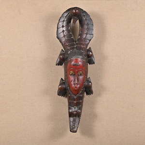 Vintage Hand Carved Wooden Tribal African Art Hand Painted Hand Carved Wood Carving Face Mask Decorative Wall Art Figurine