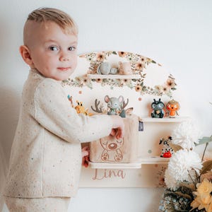 Estantería Tonie con motivo de ciervo personalizada con nombre para 22 figuras de madera, regalo de bautizo, decoración habitación infantil, cumpleaños, estantería para Toniebox