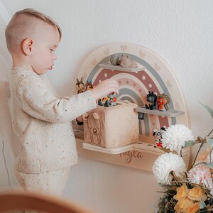 Tonieregal Regenbogen personalisiert mit Name für 15 Figuren aus Holz, Tonieboxregal, Tonie-Regal, Regal für Toniebox, Taufgeschenk