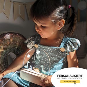 Personalisierte Nachtlampe mit Name LED-Licht fürs Kinderzimmer
personalisiertes Geschenk Geburt oder Taufe
Kinderzimmer Nachtlicht mit Tiermotiv und personalisiert
Holz Nachtlampe mit Wunschname  ideales Geschenk für Mädchen und Jungen
Einschlafhilfe personalisierte Nachtlampe mit Waldtier-Motiv fürs Kinderzimmer
Dimmbare LED-Lampe mit Namen – Kinder Nachtlicht personalisiert
Nachtlicht aus Holz Babyzimmer
Nachtlicht mit Regenbogen-Motiv und Wunschname – 
Geschenkidee zur Geburt oder Babyparty