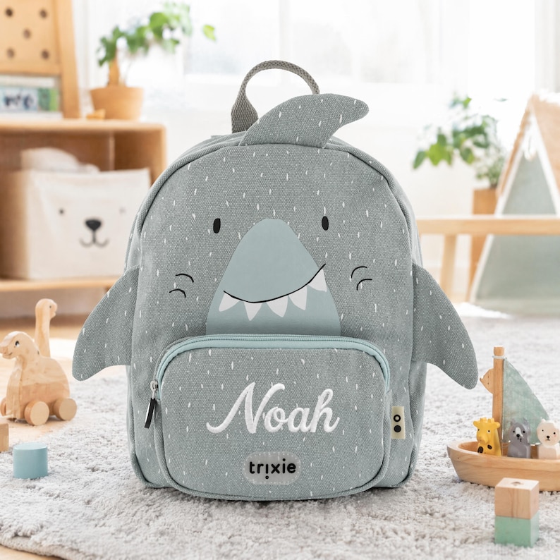 Kindergartenrucksack Drache mit gesticktem Namen, Brustschnalle und Namensschild innen