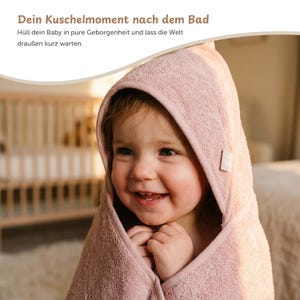 K&ouml;nnte beinhalten: Ein Set aus drei Keramikbechern mit gesprenkelter, matter Oberfl&auml;che. Jeder Becher hat eine andere Farbe: hellblau, cremefarben und grau. Die Becher haben ein schlichtes, modernes Design und einen bequemen Griff.