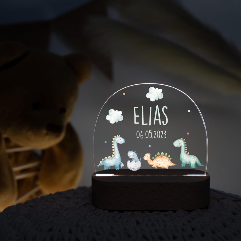 Personalisierte Nachtlampe mit Name LED-Licht fürs Kinderzimmer
personalisiertes Geschenk Geburt oder Taufe
Kinderzimmer Nachtlicht mit Tiermotiv und personalisiert
Holz Nachtlampe mit Wunschname  ideales Geschenk für Mädchen und Jungen
Einschlafhilfe personalisierte Nachtlampe mit Waldtier-Motiv fürs Kinderzimmer
Dimmbare LED-Lampe mit Namen – Kinder Nachtlicht personalisiert
Nachtlicht aus Holz Babyzimmer
Nachtlicht mit Regenbogen-Motiv und Wunschname – 
Geschenkidee zur Geburt oder Babyparty