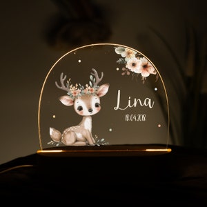 Lampe de nuit personnalisée pour enfants Faon avec couronne de fleurs Cadeau individuel pour naissance/baptême, LED, acrylique et bois de hêtre image 3
