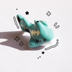 Tiburón de arcilla estrella con mini pez amigo de escritorio, figura de criatura marina