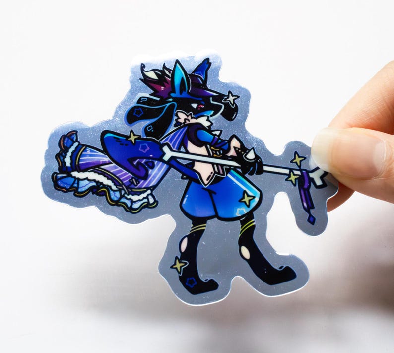 Puede incluir: Una pegatina hologr&aacute;fica con un personaje de dibujos animados azul y morado con un bast&oacute;n en forma de estrella. El personaje lleva un atuendo azul y blanco y un sombrero con una estrella en la parte superior.