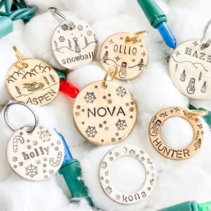 Etiqueta de perro estampada a mano navideña, etiqueta de perro de Navidad, etiqueta de mascota personalizada, etiqueta de perro personalizada, estampada con maravilla, etiquetas de perro para perros personalizados
