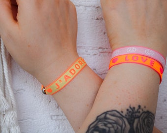 Embroidered Statement Bracelet, Bracelet with Inscription, Fabric Bracelet, Bracelet Embroidered, Bracelet neon, It Piece, Boho Bracelet, Boho Jewelry